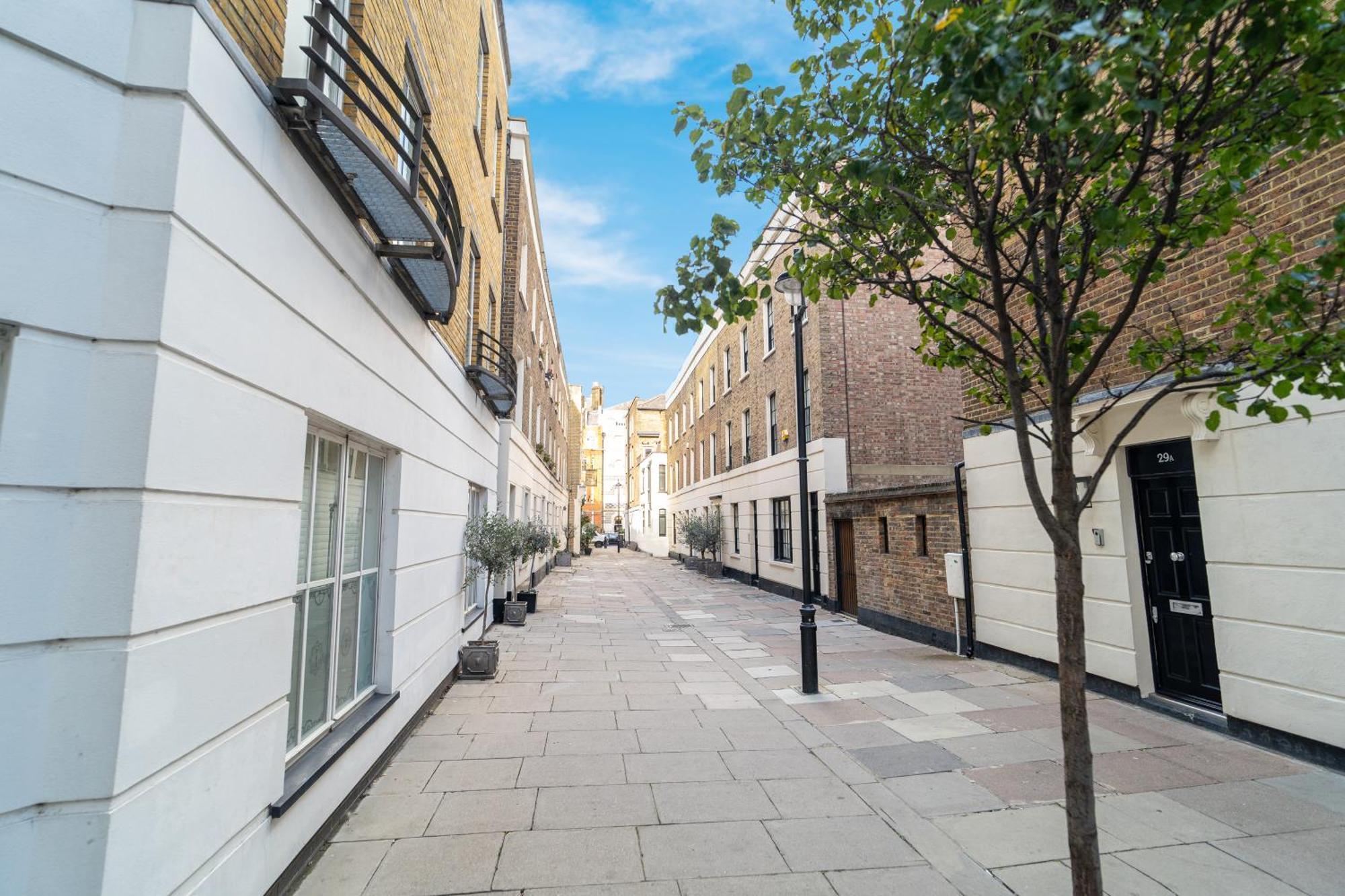 Spacious West End Duplex Apartment, W1 Central Londen Buitenkant foto