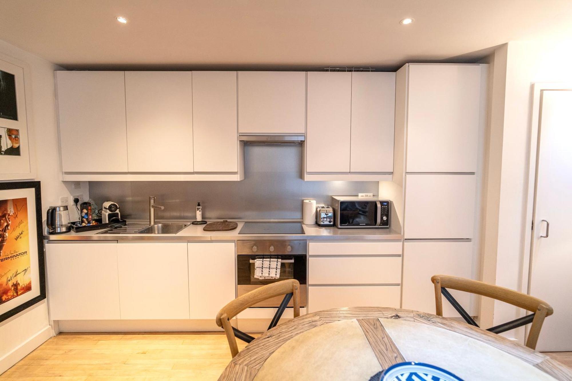 Spacious West End Duplex Apartment, W1 Central Londen Buitenkant foto