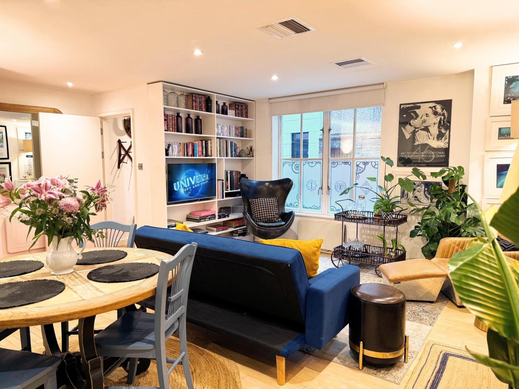 Spacious West End Duplex Apartment, W1 Central Londen Buitenkant foto