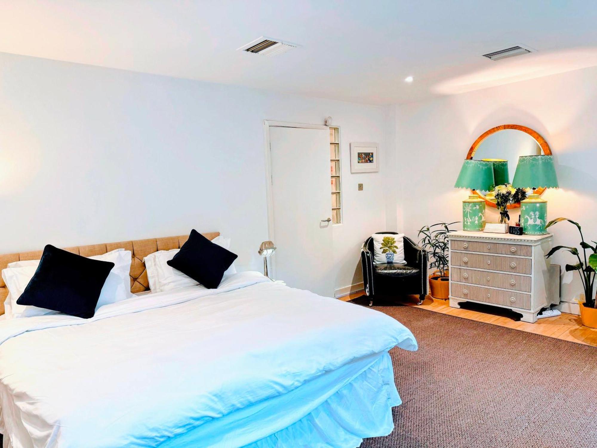 Spacious West End Duplex Apartment, W1 Central Londen Buitenkant foto