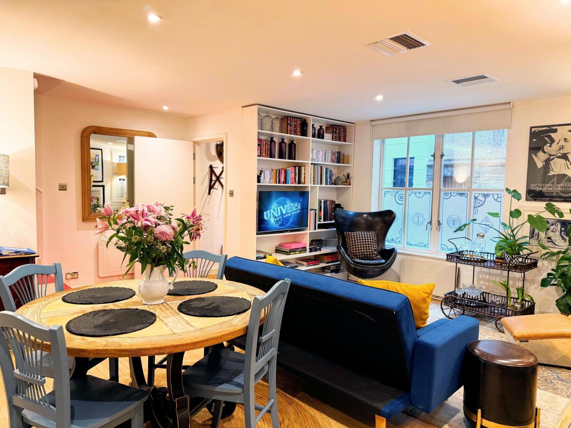 Spacious West End Duplex Apartment, W1 Central Londen Buitenkant foto